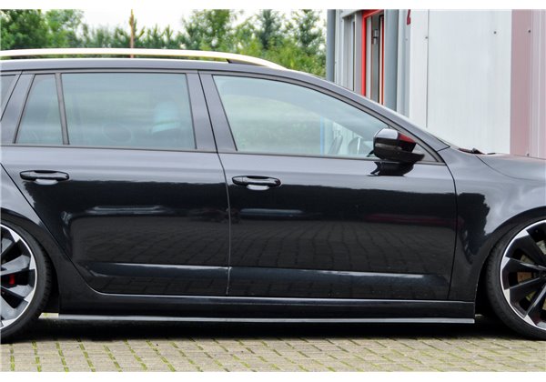 Añadidos laterales Skoda Octavia RS 5E