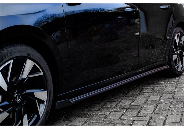 Añadidos laterales Opel Astra L