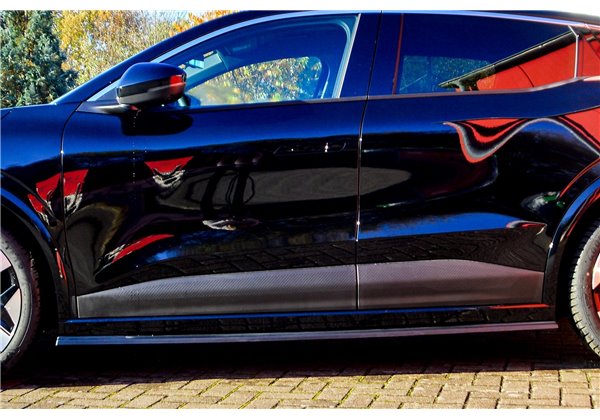 Añadidos laterales Renault Megane E-Tech RCB