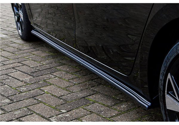 Añadidos laterales Opel Astra L