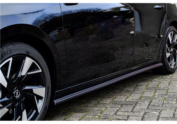 Añadidos laterales Opel Astra L