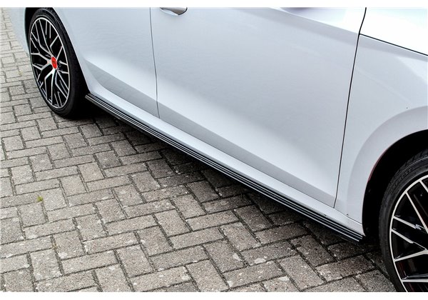 Añadidos laterales Skoda Octavia RS NX