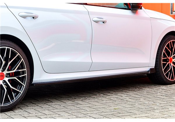 Añadidos laterales Skoda Octavia RS NX