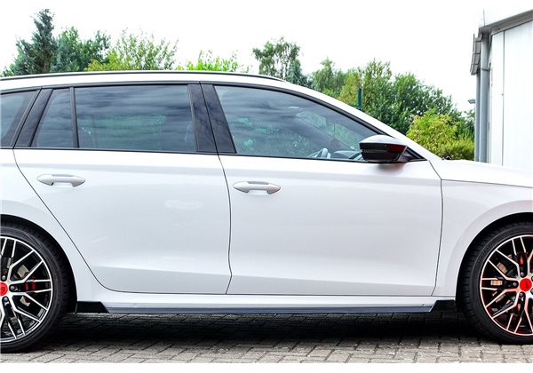 Añadidos laterales Skoda Octavia RS NX