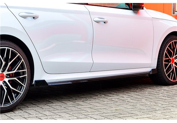 Añadidos laterales Skoda Octavia RS NX