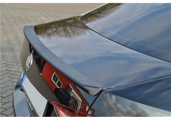 Añadido aleron Skoda Superb 3V Limousine