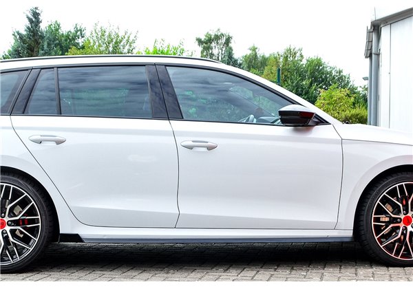 Añadidos laterales Skoda Octavia RS NX