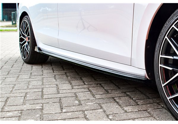 Añadidos laterales Skoda Octavia RS NX