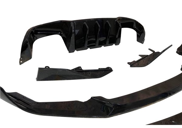 Kit De Carrocería BMW F87 Look M2 CS Performance Brillante Negro