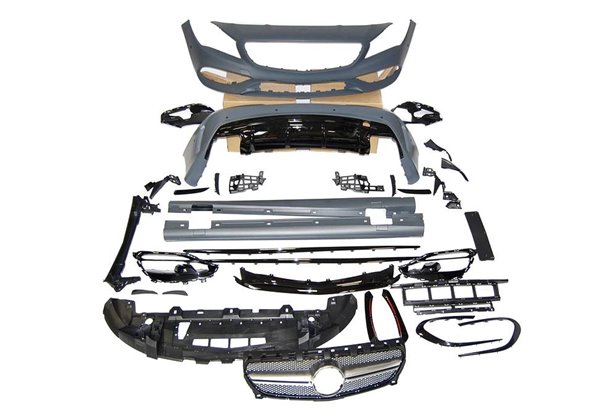 Kit Carrocería Mercedes W117 2013-2018 4P / SW LCI Look AMG A45 II Parrilla