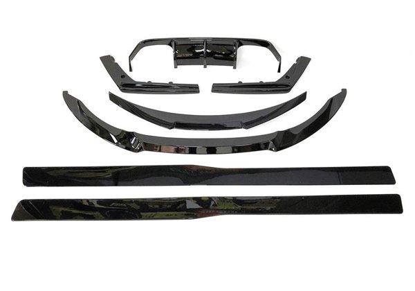 Kit De Carrocería BMW F80 Brillante Negro Look CS