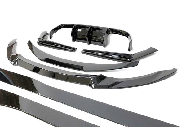 Kit De Carrocería BMW F80 Brillante Negro Look CS