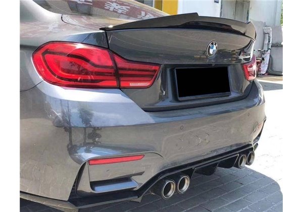 Kit De Carrocería BMW F80 Brillante Negro Look CS