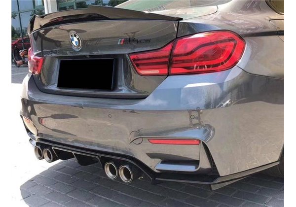 Kit De Carrocería BMW F80 Brillante Negro Look CS