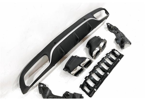 Kit De Carrocería Mercedes W205 2014-2018 2P Look AMG C63