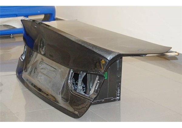 Portón Carbono BMW F30 / F80 CSL